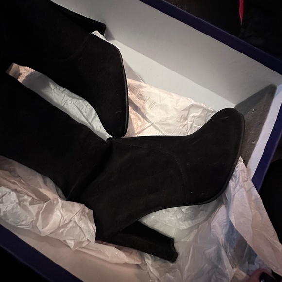 Stuart Weitzman - Picture 2 of 5